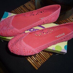 SODA GOTH BOHO GYPSY DK SALMON CROCHET LOOKING BALLET FLATS PEASANT PRAIRIE 8.5